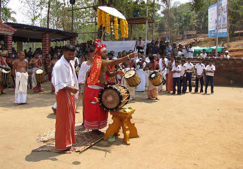 File:Muchilottu Bhagavathi's Atichuthali Thottam (1).jpg