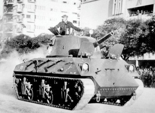 https://upload.wikimedia.org/wikipedia/commons/thumb/e/ee/Nahuel_Tank.jpg/640px-Nahuel_Tank.jpg