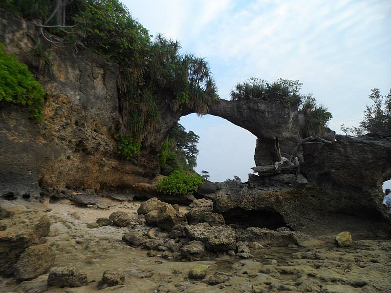 File:Natural Bridge at Nil Island.jpg