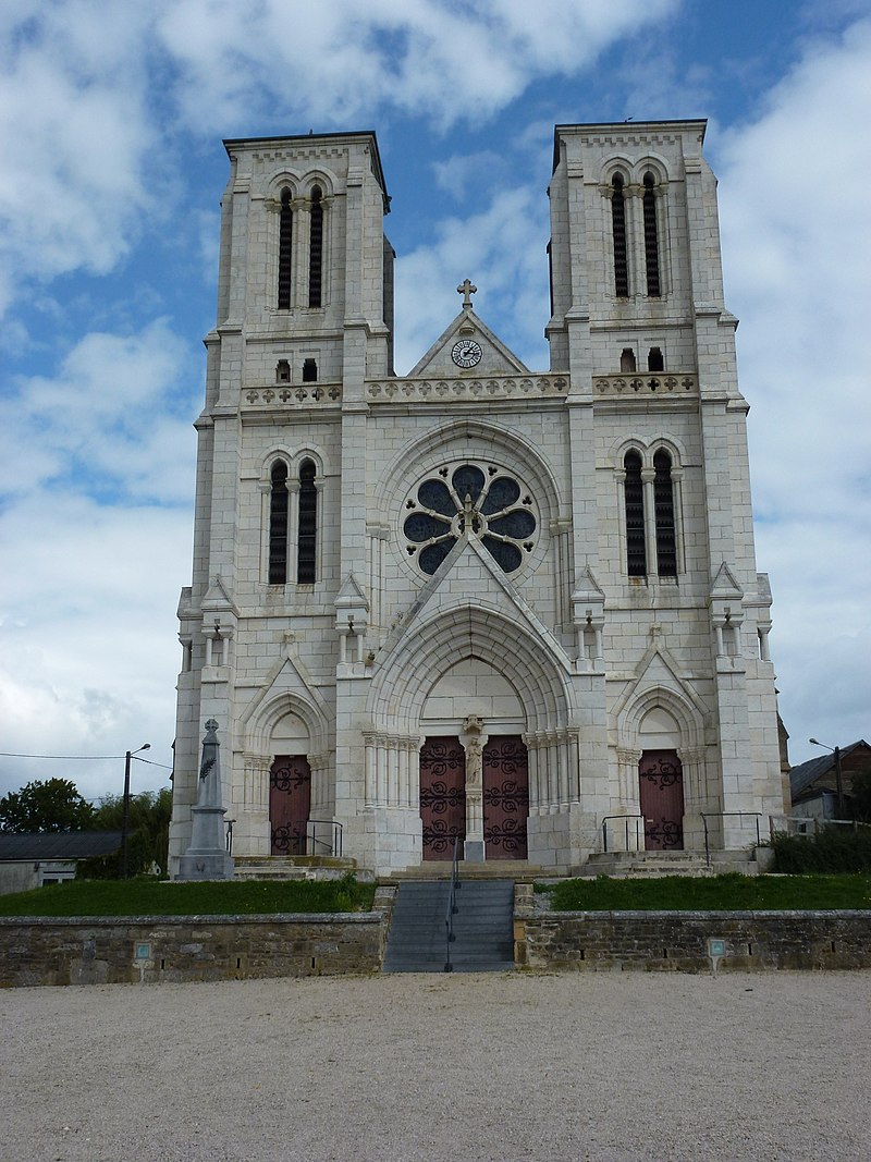 Neuvizy (Ardennes) Église Notre-Dame, extérieur.JPG