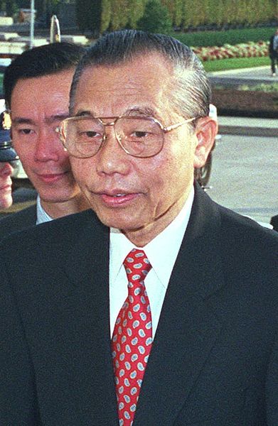 File:Nguyen Manh Cam detail, 981001-D-9880W-006.jpg