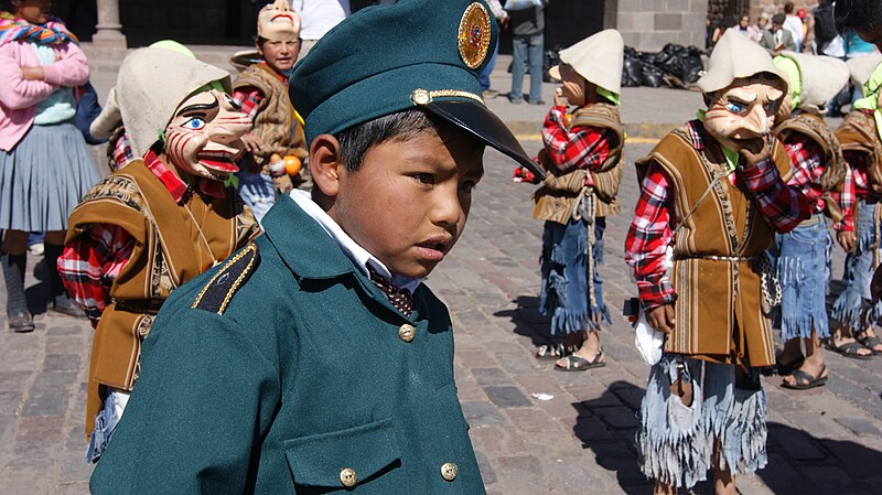 File:Niño disfrazado de policia 10062011.jpg