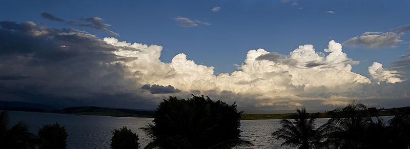 File:Nuvens formação na Serra da Canastra.jpg
