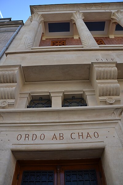 File:Ordo ab chao (9425696086).jpg