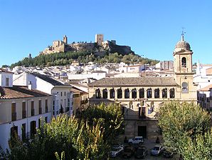 The fortress La Mota, in the foreground the town hall