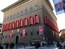 Reframe 2016, Ai Weiwei Studio, an der Fassade des Palazzo Strozzi im Oktober 2016