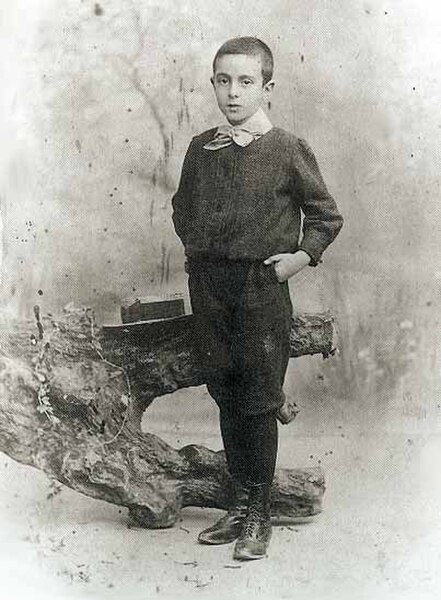 Pessoa in Durban, 1898, aged 10.