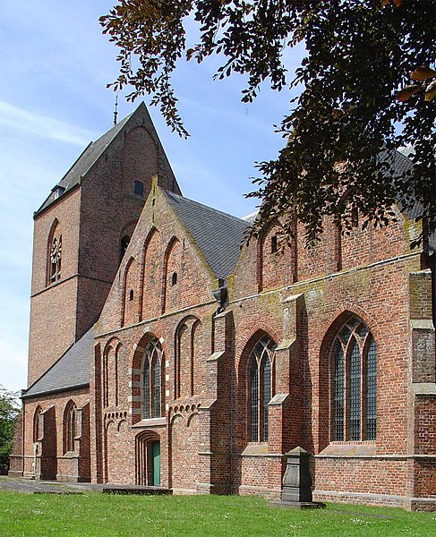 File:Petrus en Pauluskerk Loppersum.jpg