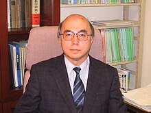 Foto dari Profesor Tohru Eguchi dalam nya office.jpg