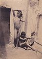 1070 recto. Due ragazzini nudi e un'anfora / Two boys by an ancient amphora.