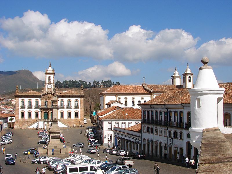 File:Praça Tiradentes, vista da Escola de Engenharia da UFOP - Ouro Preto-MG (1511579829).jpg