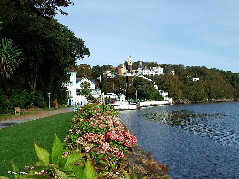 File:Prisioners and visitors promenade - panoramio.jpg