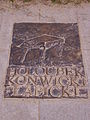 نماد یادبودی به افتخار گوستاف هولوبک، تادئوش کونویتسکی و آندژی واپیتسکی