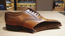 Cross section of a Loake brogue Przekroj Buta.jpg