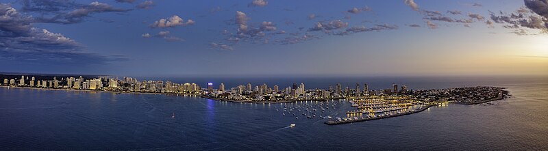 File:Punta del Este Skyline - 200120-0171-jikatu-Pano.jpg