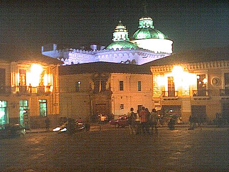 Fail:Quito La Merced Churck 2004 at night.jpg