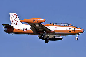 RAAF Commonwealth CA-30 (MB-326H) приземляется на авиабазе RAAF в Эдинбурге.jpg 