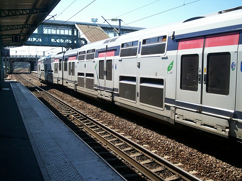 File:RER E - Gare Pantin 29.JPG