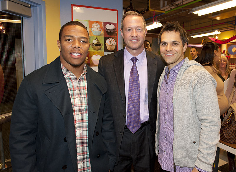 File:Ray Rice Brian Roberts Gov O'Malley University of MD. Children's Hospital Holiday Celebration.jpg