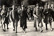 Rebel Greek officers under guard, March 1935.jpg