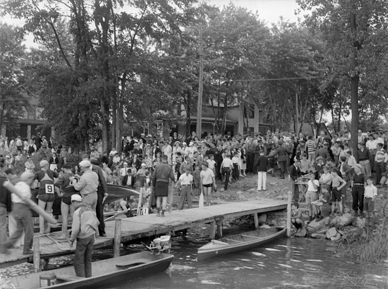 File:Regatta. At Chateaugay BAnQ P48S1P03064.jpg