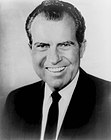 Richard Nixon, oficiala bw-foto, kapo kaj shoulders.jpg