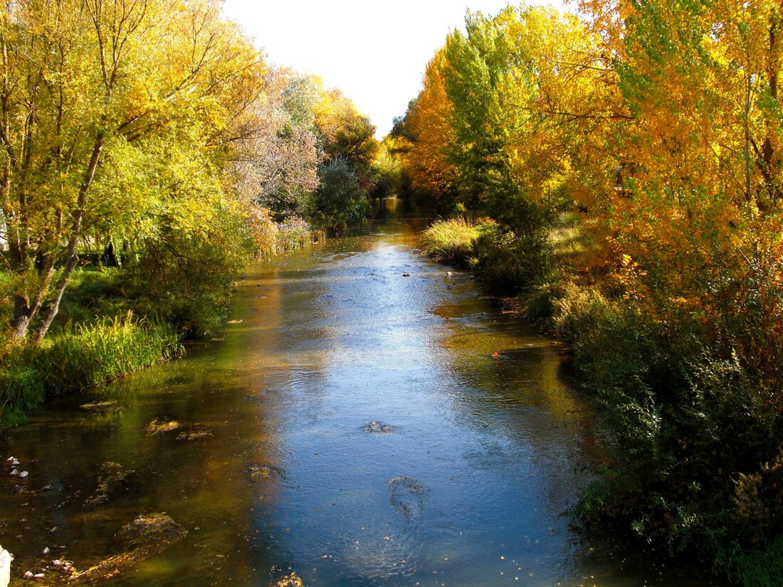 File:Rio Arlanzon in Fall.jpg