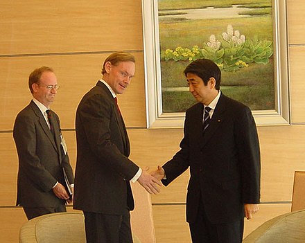 Shinzo Abe (right), as Chief Cabinet Secretary, meets with U.S. Deputy Secretary of State Robert Zoellick in January 2006.