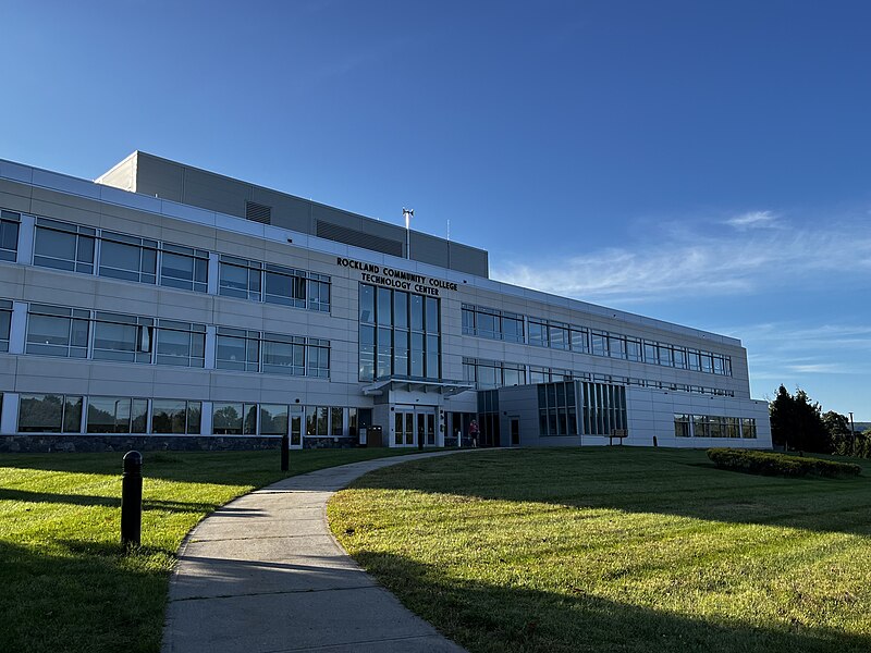 File:Rockland Community College Technology Center.jpg