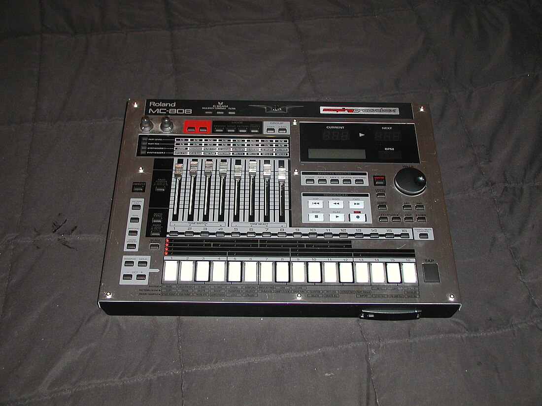 Roland MC-808