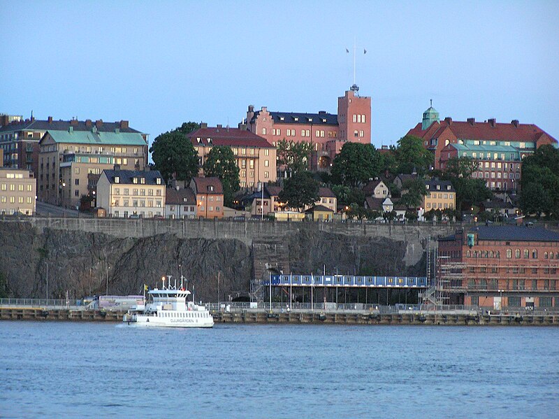 File:Rotswande in Sodermalm.jpg