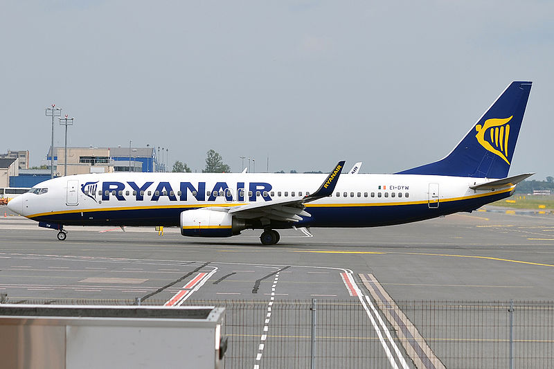 File:Ryanair, EI-DYW, Boeing 737-8AS (15836769653).jpg