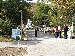 Մարտիրոս Սարյանի հուշարձանը Ֆրանսիական այգում