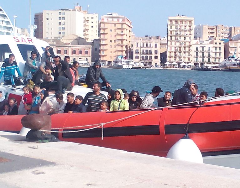 File:Sbarco migranti a Trapani.jpg