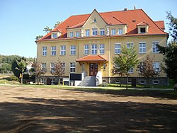 Bývalá škola ve Schmöllnu