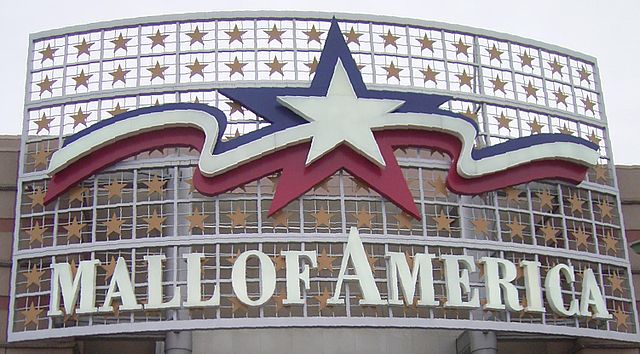 Sign at a Mall of America entrance, removed in 2014 as part of the Phase II expansion