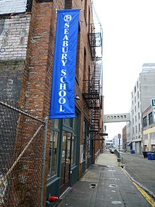 Gambar dari Seabury Sekolah Menengah di Pengadilan C, Tacoma, Washington.