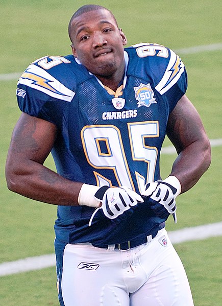 Phillips playing for the Chargers in 2009.