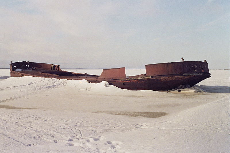 File:Shipwreck in Kuivasmeri Apr2009 001b.jpg