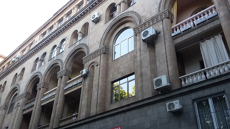 File:Spendiaryan Street, Yerevan 24.jpg