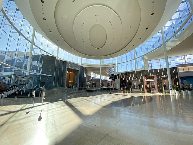 File:Sport Chek in Square One Mississauga interior 2022.jpg - Wikipedia