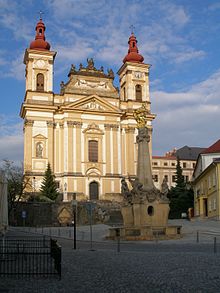 Kirche Mariä Verkündigung mit Mariensäule