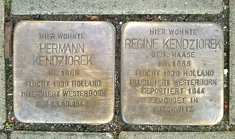 File:Stolpersteine Pappelallee 26 (Hamburg-Eilbek).jpg