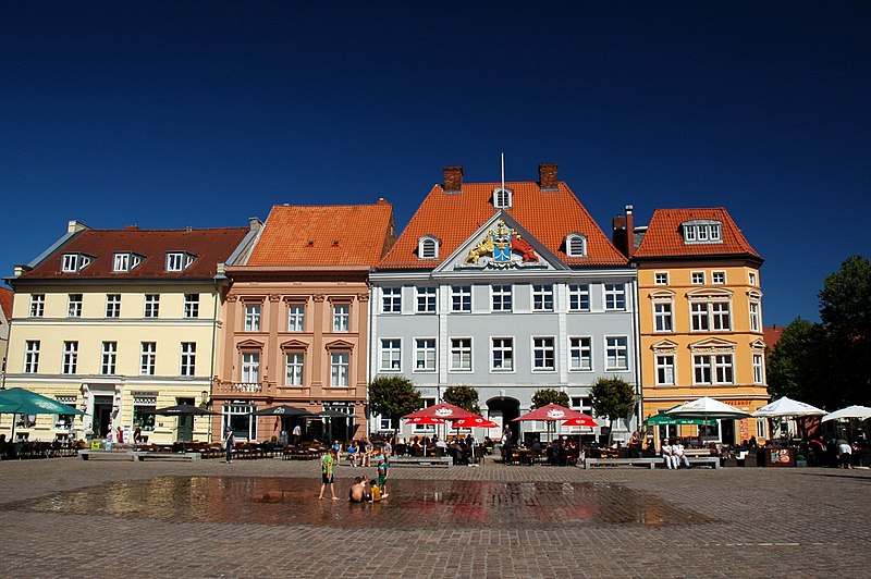 File:Stralsund - Alter Markt 16-15-14-13 - 2018-05-29 15-44-08.jpg