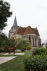 Gereja Saint-Symphorien, di Suilly-la-Tour