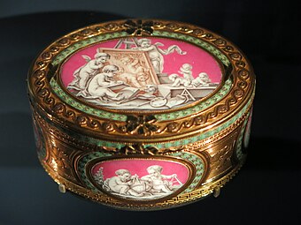 Louis XVI style snuff box, by Jean Frémin, 1763-1764, gold and painted enamel, Louvre[107]
