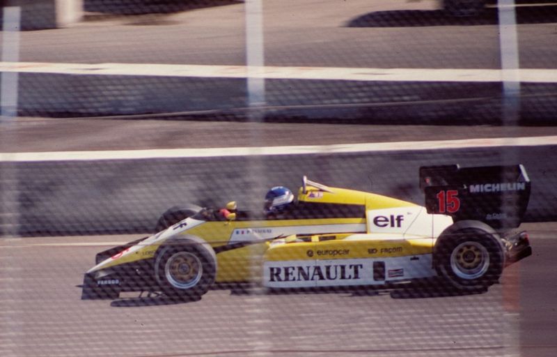 Fichier:Tambay Renault RE50 1984 Dallas F1.jpg