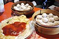 Tangbao (Suppen-Teigtaschen) und Austernomelette