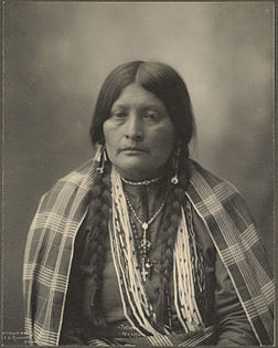 Tatum, femme wichita.Photographiée par Frank Rinehart en 1898.