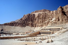 Le temple d'Hatchepsout dans son site.